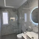 Ela In Apartament *