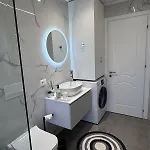 Ela In Apartament *